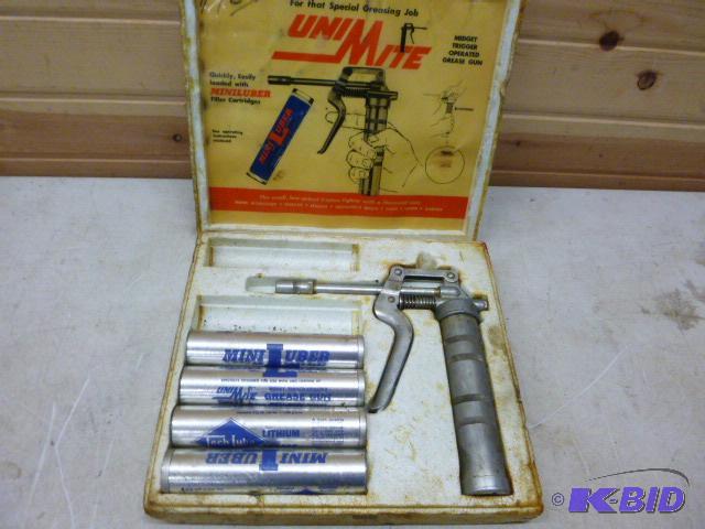 lot 146 image: Uni-Mite Mini Lube Grease Gun...