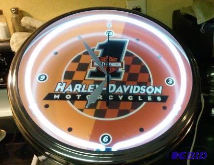 lot 2 image: Harley-Davidson Wall Clock Lights up, clock n...