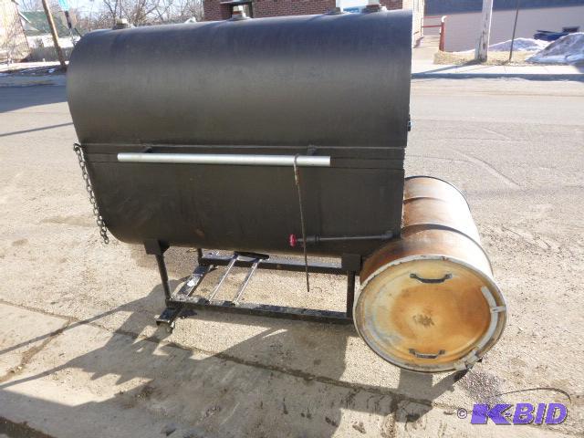 lot 26 image: Wood Charcoal Smoker On casters, with water v...