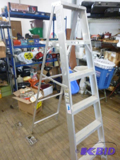 lot 29 image: Werner Job Master 6 Aluminum Ladder Model 36...