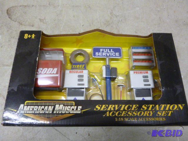 lot 88 image: ERTL American Muscle Service Station Accessor...