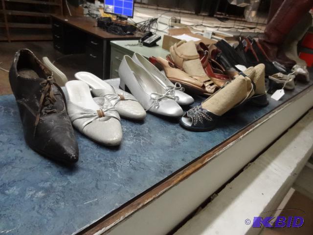 lot 10 image: 19 pair of vintage shoes...