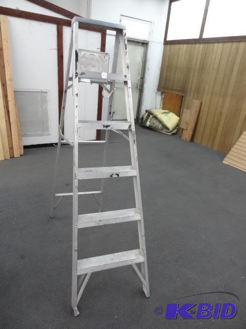lot 17 image: 6 aluminum step ladder...