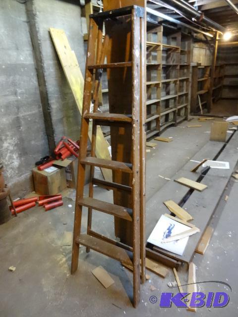 lot 40 image: 6 wood step ladder....