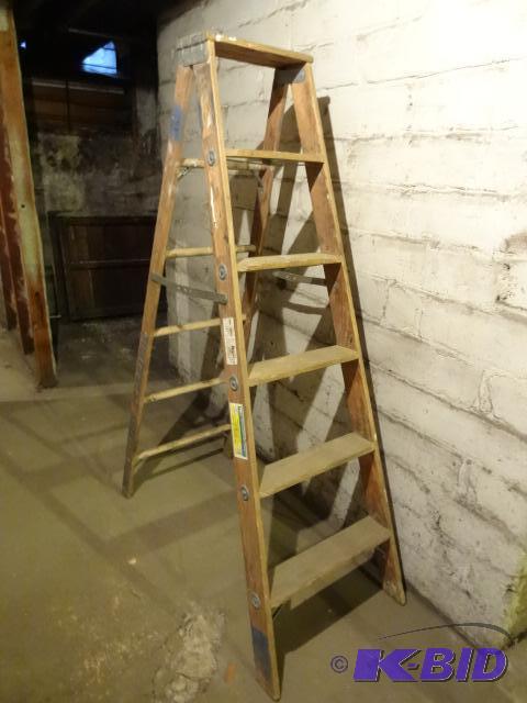 lot 42 image: 6 wood step ladder...