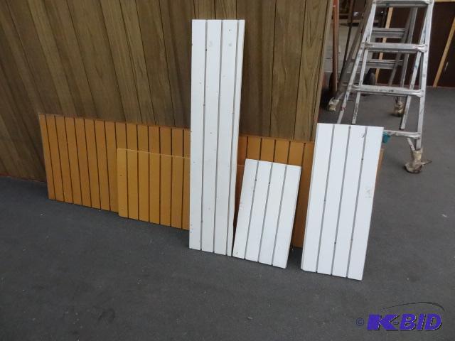 lot 46 image: Misc pieces of slat wall...
