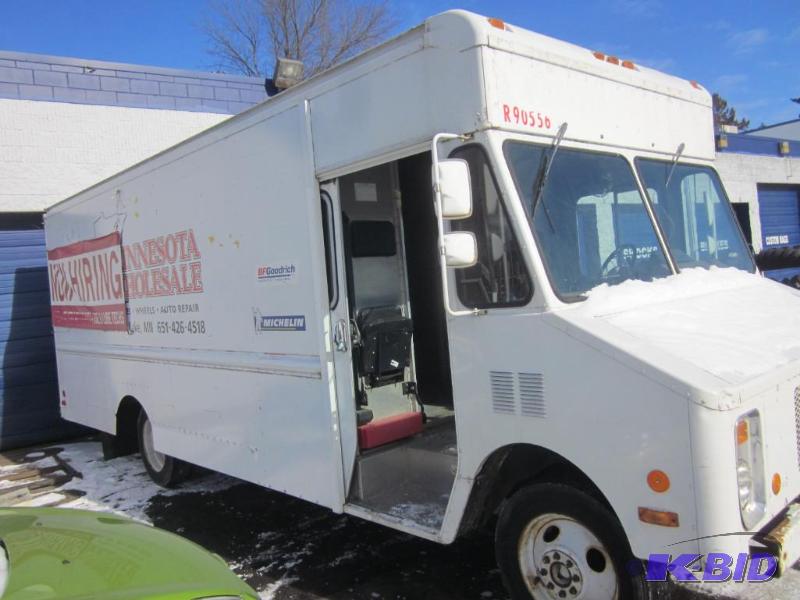 lot 1 image: 1991 Chevrolet SN P30 10,000 ton commercial t...