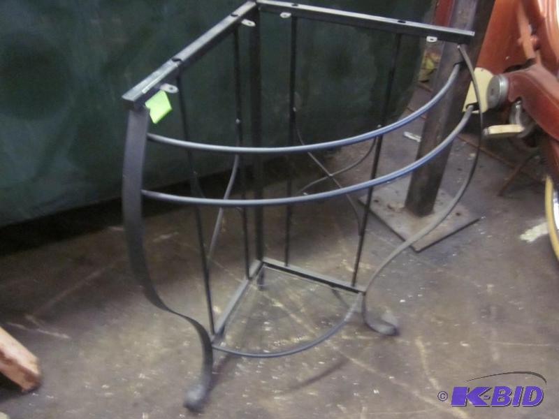 lot 13 image: Cast iron decorative corner table, project pi...