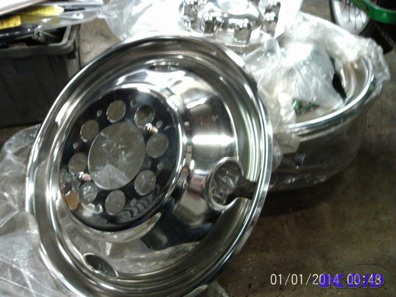 lot 29 image: Set of Ford 19.5 inch RV simulator rims....