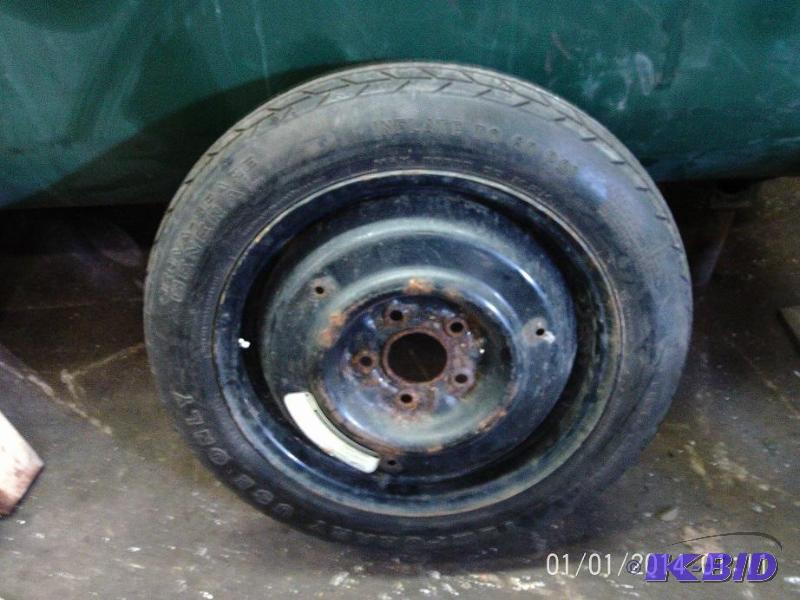 lot 40 image: 5 bolt spare tire with rim....