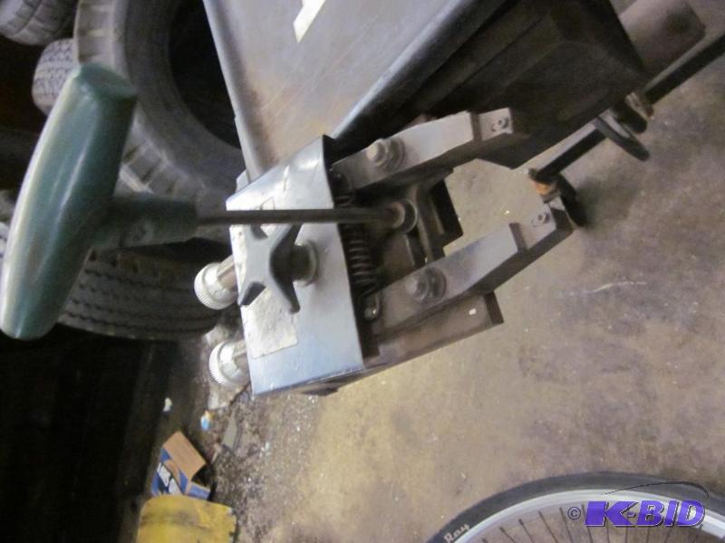 lot 7 image: Automotive Tool
