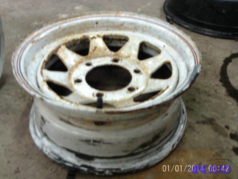 lot 77 image: 13.5 x 4.5 six bolt trailer rim....