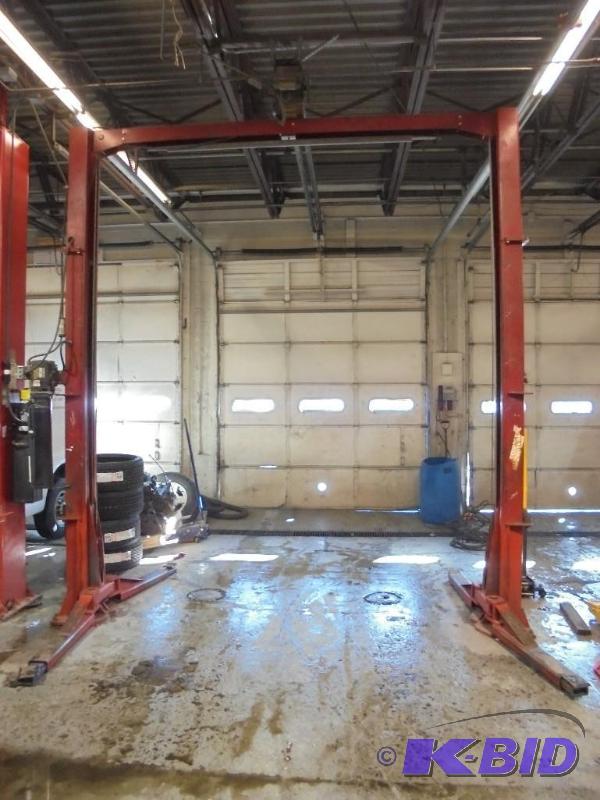 lot 87 image: Mechanic Lift