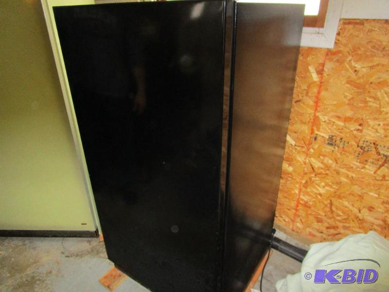 Frigidaire beverage Refrigerator