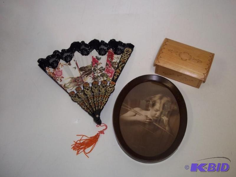 Chinese Fan and vintage photo with wood box...