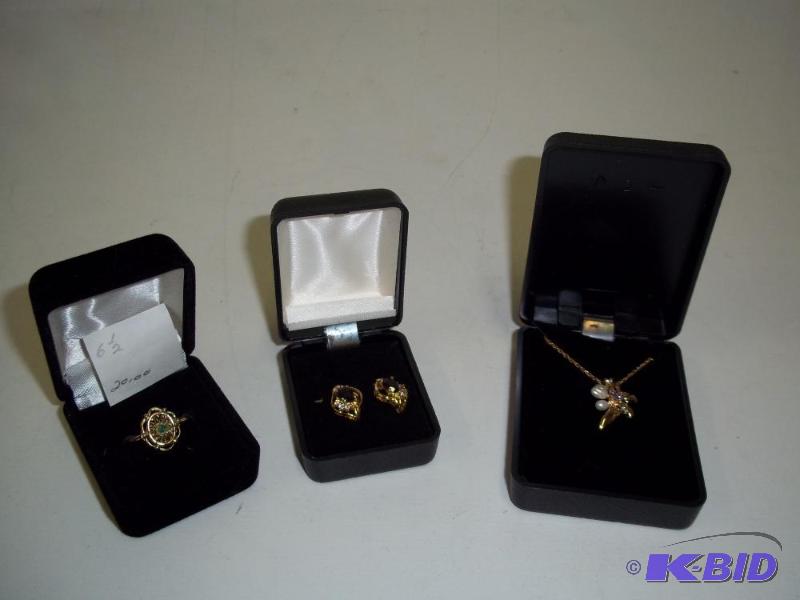 Ring, Necklace and pair of Earrings...
