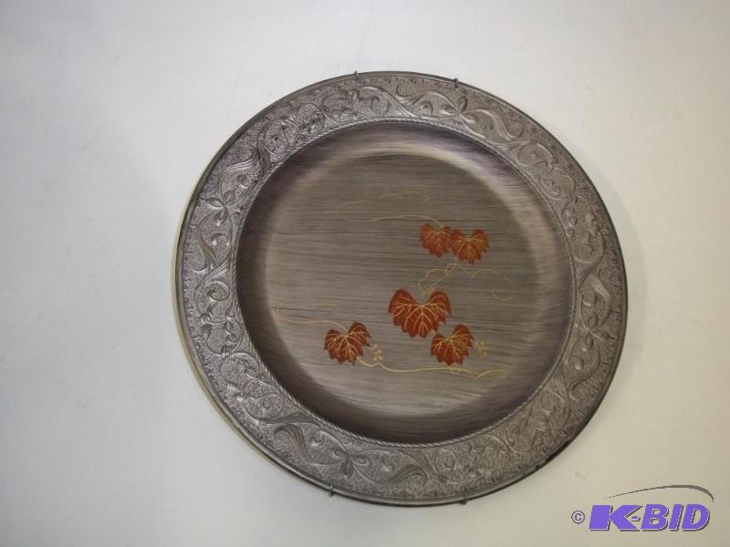 Decor plate with hanger...