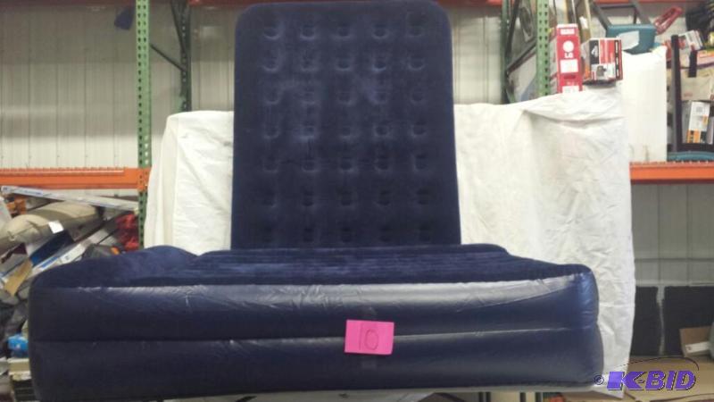 lot 10 image: SET OF TWO QUEN AND TWIN AIR MATRESS