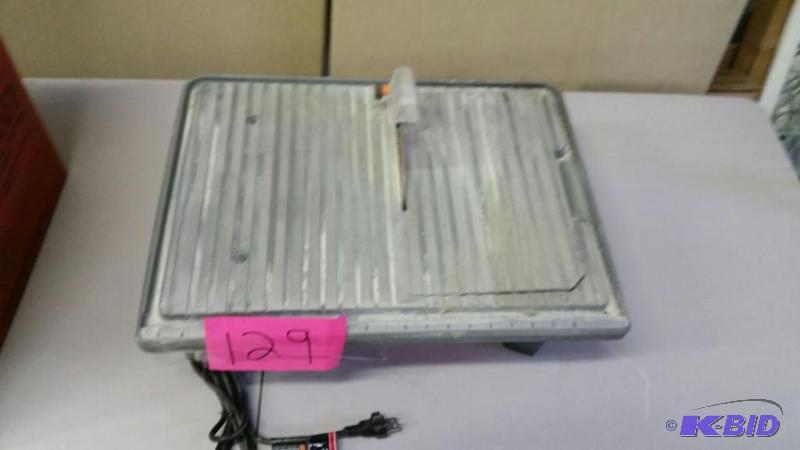 lot 129 image: 7 Incnh Ridgid tile saw machine Model # R4020Internet