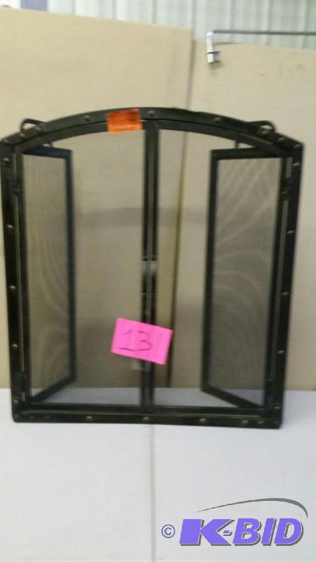 lot 131 image: Wazee Oil Rubbedn Bronze 3-Panel Fireplace Screen with Doors