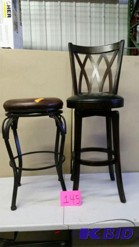 lot 145 image: Hillsdale Furniture Portland Swivel Bar Stool