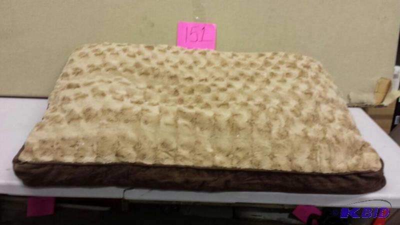 lot 151 image: MEMORY FOAM PET BED