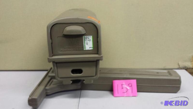lot 159 image: RUBBERMAID MAILBOX COMBO