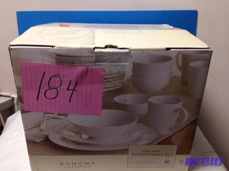 lot 184 image: Dinnerware Set