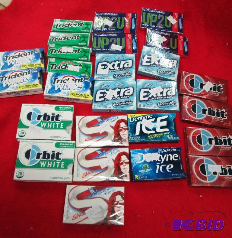 lot 33 image: Qty 26 pkg of gum Orbit white sugar free spea...