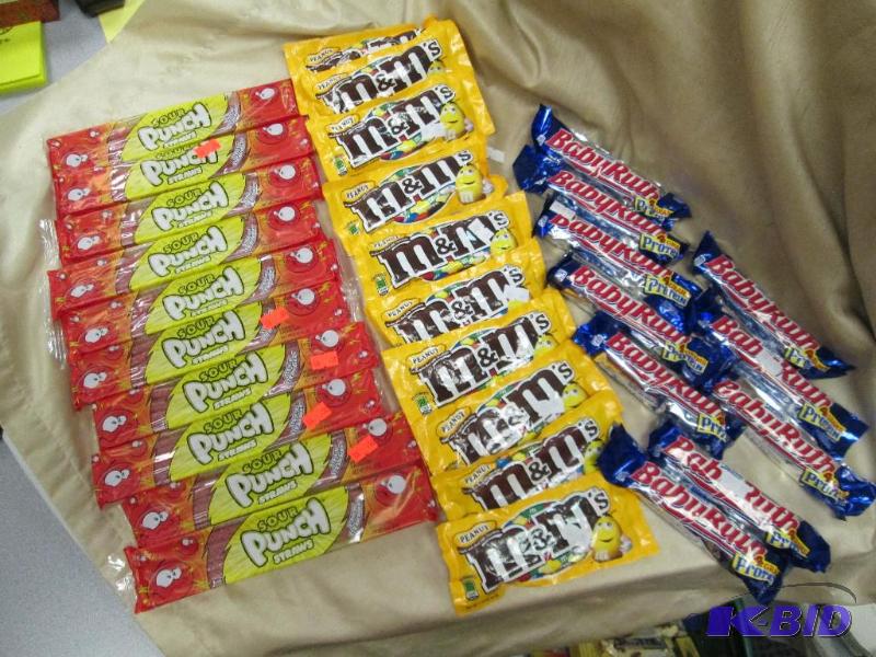 lot 44 image: Qty 30 pkg of Sour Punch straws, M & M pe...