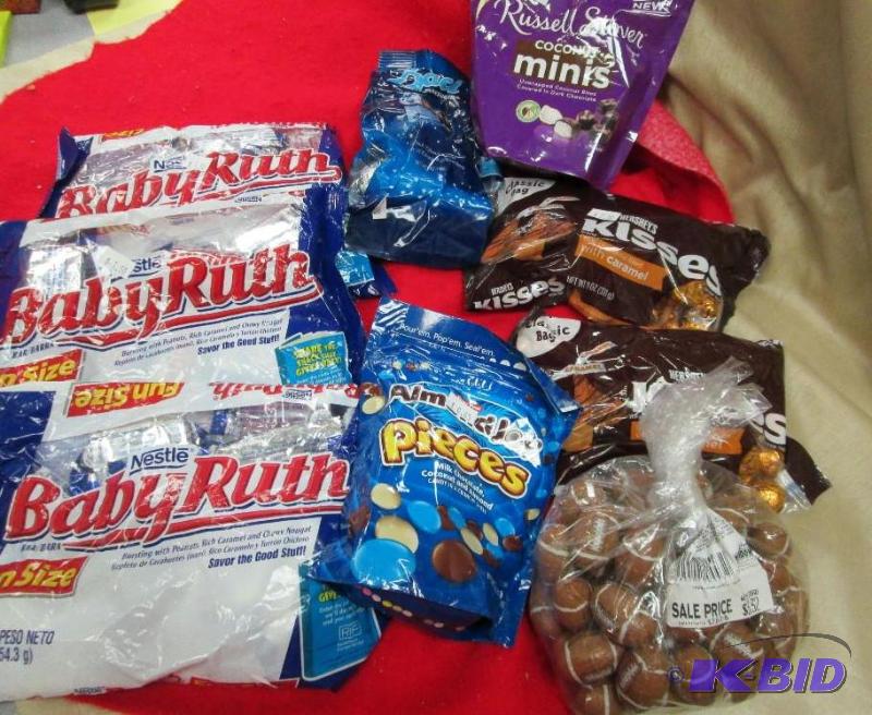lot 50 image: Qty 9 Baby Ruth, Almond Joy pieces, Russel St...