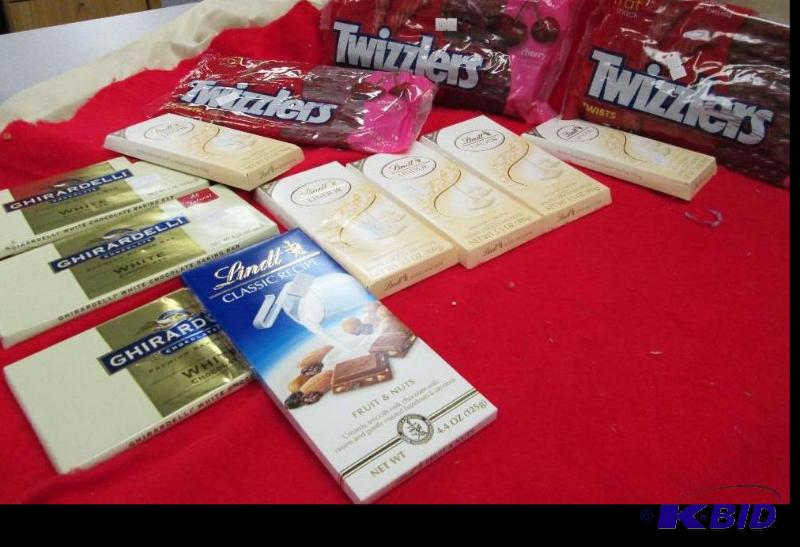 lot 53 image: 3 pkg of Cherry Twizzlers EXP 1014 3- Ghirar...