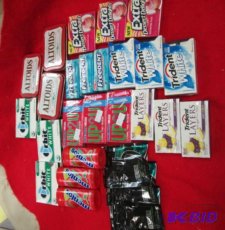 lot 67 image: Qty 27 Mentos Gum UP 2 U Sweet mint and Bubbl...