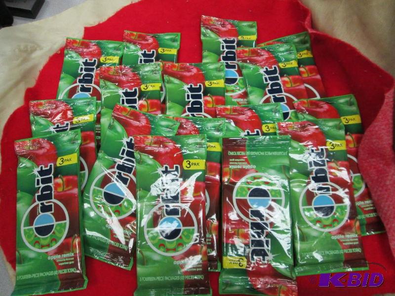 lot 74 image: Qty 16 pkg Orbit Apple Remix Exp 2014...
