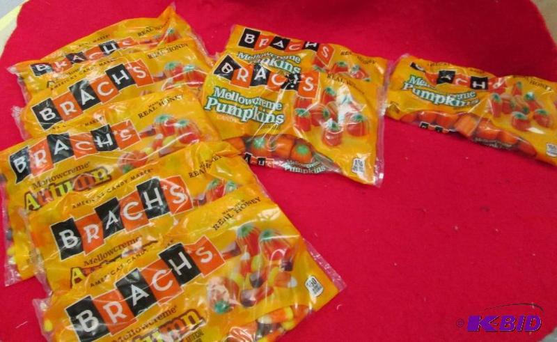 lot 88 image: Qty 8 Brachs Mellow crme Autumn Mix candy an...
