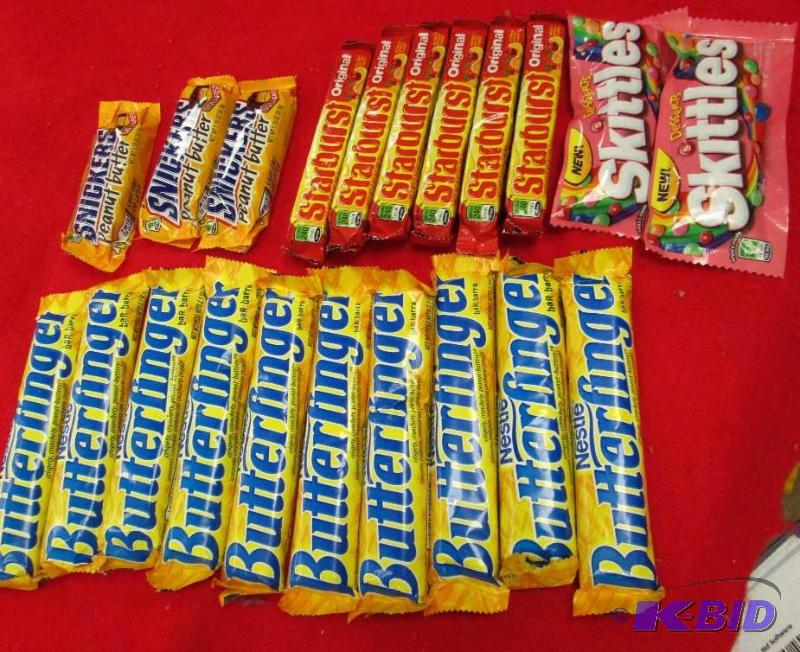 lot 90 image: Qty 21 Butterfingers, Snickers peanut butter,...