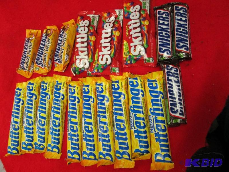 lot 93 image: Qty 19 Butterfingers, Snickers peanut butter,...