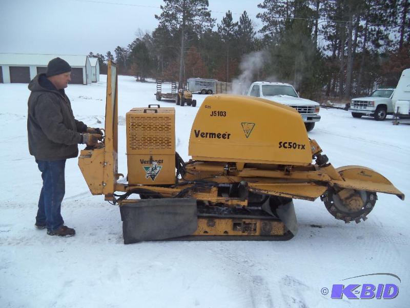 lot 2 image: Vermeer Stump Grinder