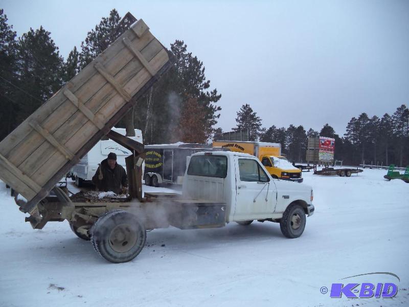 lot 4 image: 97 Ford F350