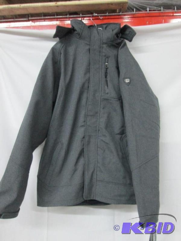 lot 12 image: CB Sports Mens Softshell System Jacket