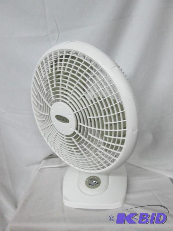 lot 20 image: Lasko 16 Oscillating Table Fan