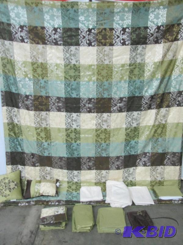 lot 28 image: McLeland Design Pavona 17 pc. King Bedroom Set