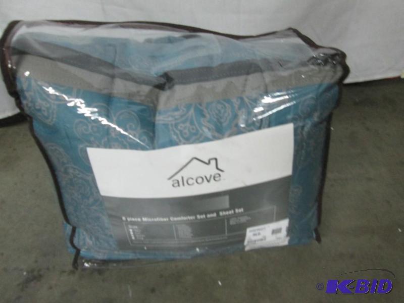 lot 30 image: Alcove Messina Queen Comforter Set