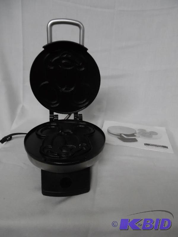 lot 31 image: Classic Mickey Wafflemaker