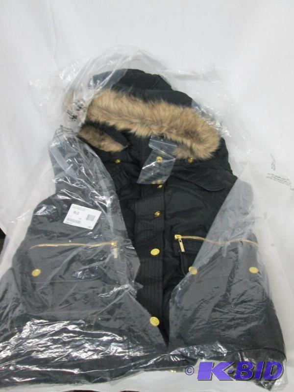 lot 39 image: Coogi Misses Nylon Anorak Parka