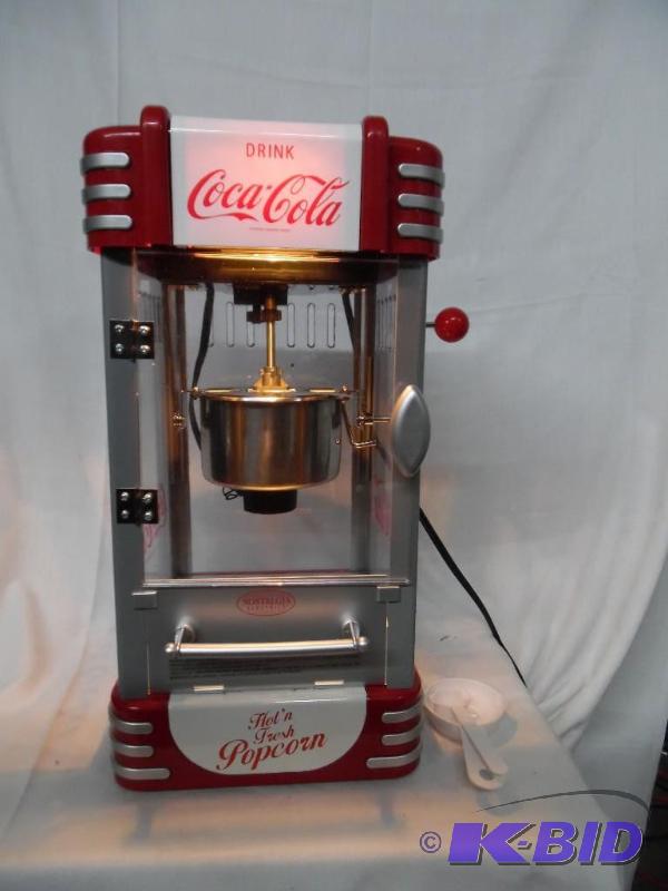 lot 5 image: Nostalgia Electrics 10 Cup Kettle Popcorn Maker