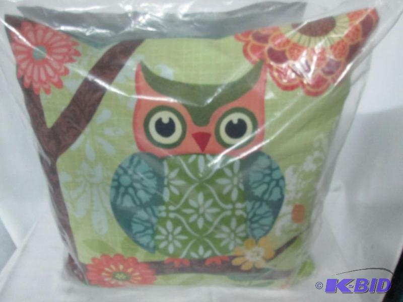 lot 53 image: Manual Woodworkers Forrest Owl Accent Pillow