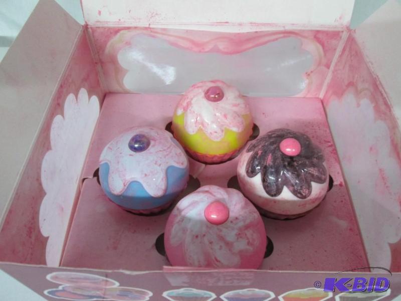 lot 54 image: City Color 4 pc. Cupcake Set