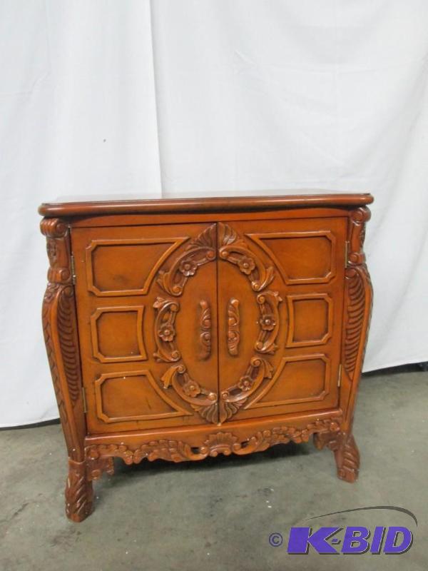 lot 8 image: Bombay Chest