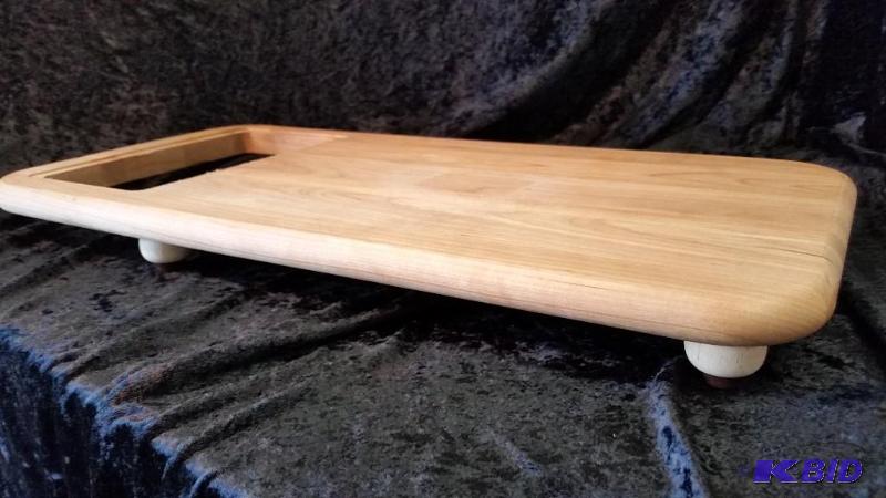 lot 22 image: Catskill Craftsmen Hardwood Cutting Board.  Missing Tray